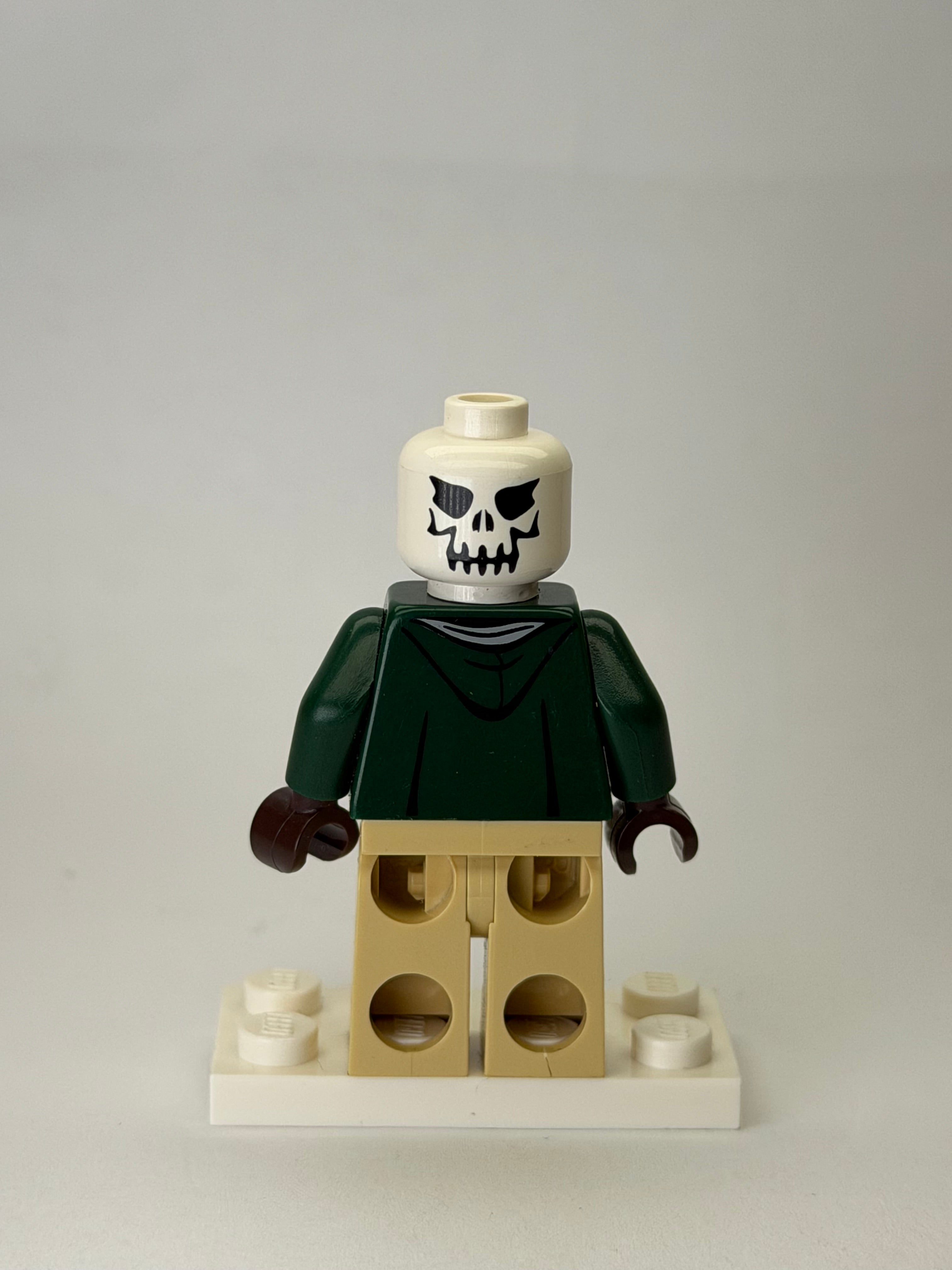 Mannequin - Quidditch Dark Green Robe (Skull Head) - hp578