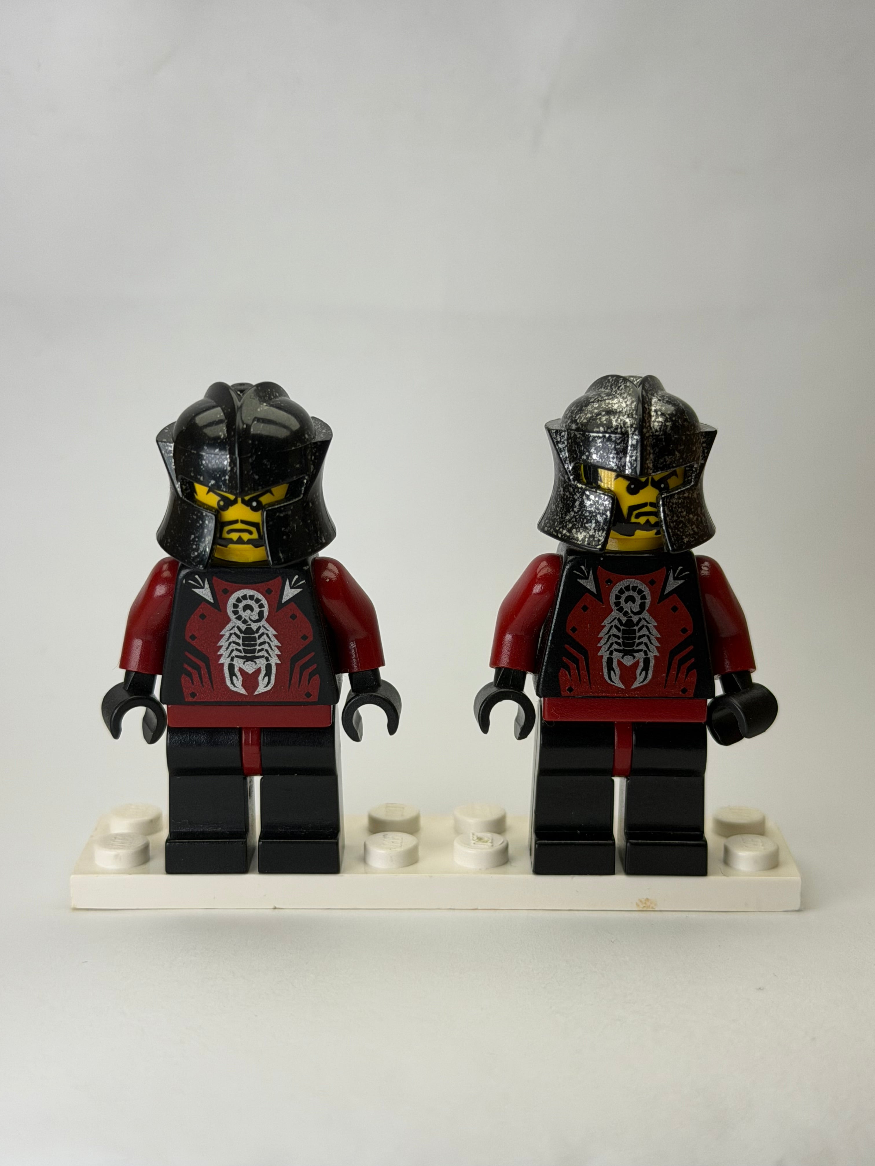 2 Shadow Knight Minifig Combo (Knights Kingdom II) - cas257