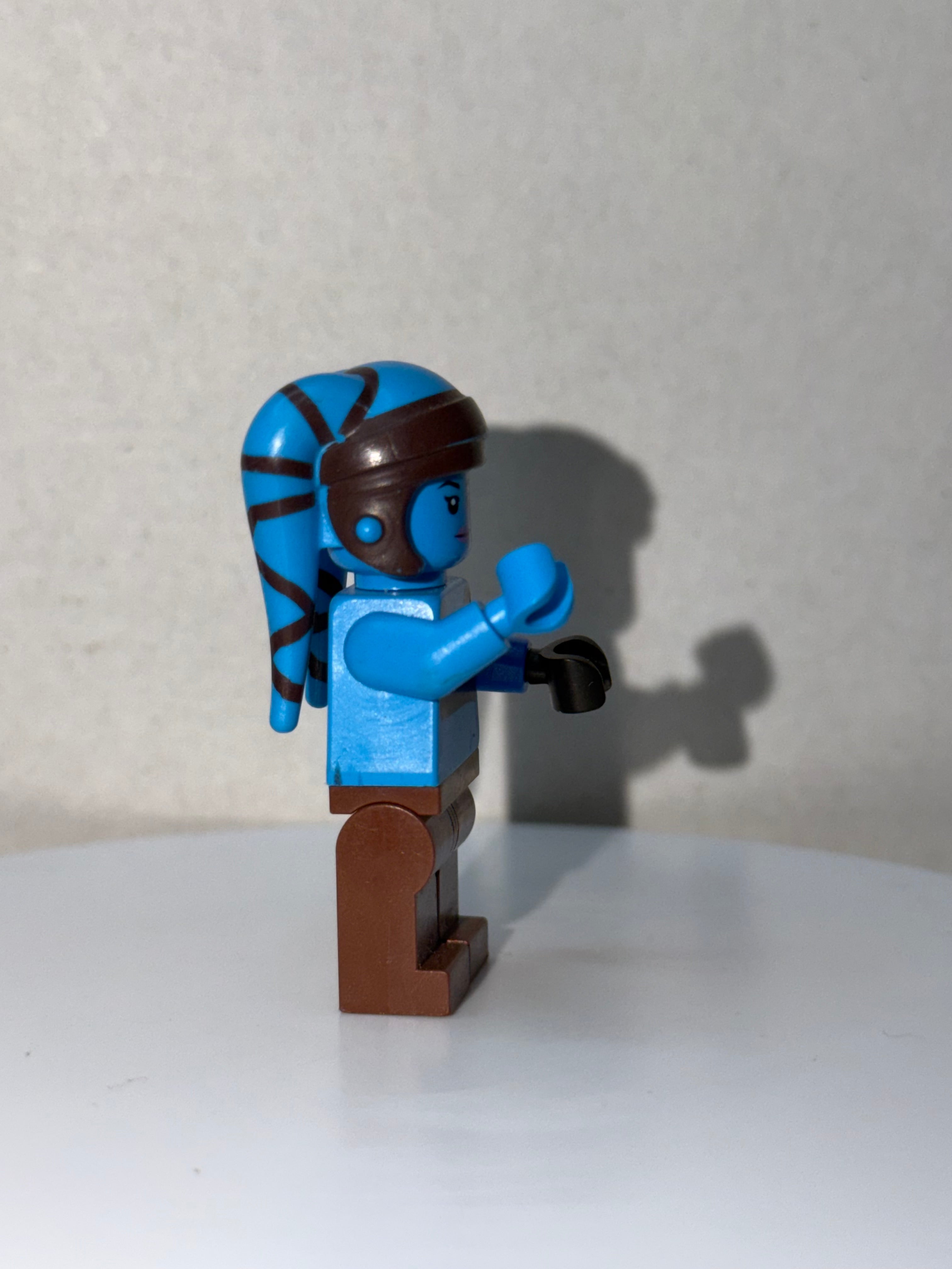 Aayla Secura - sw0833 (Minor Cracks)
