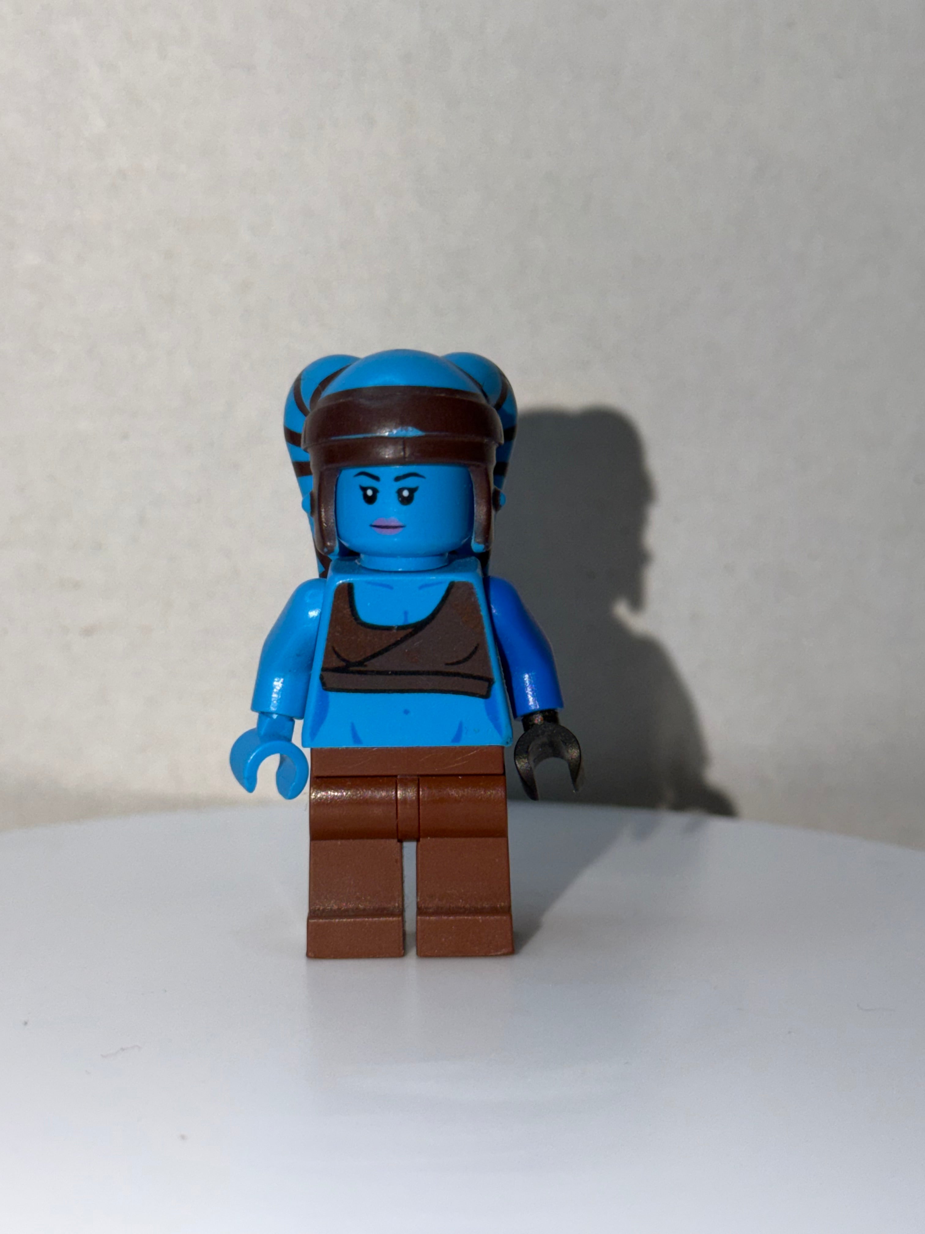 Aayla Secura - sw0833 (Minor Cracks)
